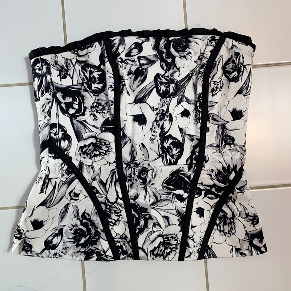 White House Black Market Strapless Black and White Size 0